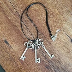 Antique Style Skelton Key Trio Necklace